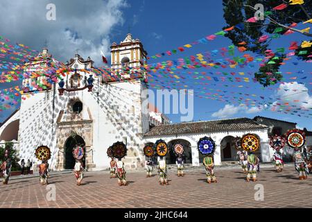 Danseurs au festival du sang précieux du Christ à Teotitlán del Valle, Oaxaca, Mexique Banque D'Images