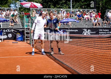 AMERSFOORT, PAYS-BAS - JUILLET 17 : Tallon Griekspoor des pays-Bas et Roberto Carballes Baena d'Espagne lors de la finale des singles hommes de l'Open Van Mossel Kia aux Hollandais de l'ALTA tennisground sur 17 juillet 2022 à Amersfoort, pays-Bas (photo de René Nijhuis/BSR Agency) Banque D'Images