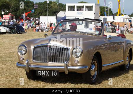 Une voiture classique est visible au Tendring Hundred Show 2022, dans l'Essex, le premier événement agricole du comté. Voici une voiture Rover 1953. Banque D'Images