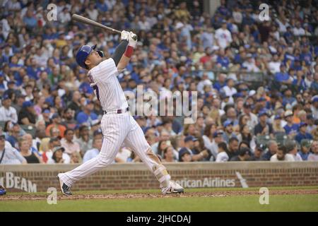 Chicago, États-Unis. 17th juillet 2022. Les Cubs de Chicago Seiya Suzuki se batte contre les mets de New York lors du quatrième repas au champ de Wrigley, à Chicago, dimanche, 17 juillet 2022. Photo par Mark Black/UPI crédit: UPI/Alay Live News Banque D'Images