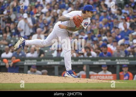 Chicago, États-Unis. 17th juillet 2022. Steven Brault, pichet de secours des Chicago Cubs, se lance contre les mets de New York pendant le sixième repas au Wrigley Field à Chicago, dimanche, 17 juillet 2022. Photo par Mark Black/UPI crédit: UPI/Alay Live News Banque D'Images