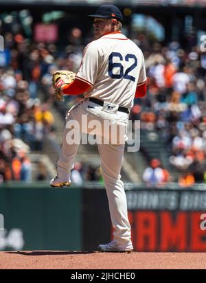 San Francisco, Californie, États-Unis. 17 juillet 2022 San Francisco CA, États-Unis San Francisco départ du pichet Logan Webb (62) sur la plaie pendant le match MLB NL Ouest entre les brasseurs de Milwaukee et les Giants de San Francisco à Oracle Park San Francisco Calif. Thurman James/CSM crédit: CAL Sport Media/Alay Live News Banque D'Images