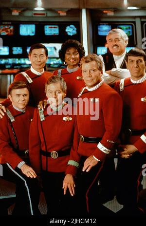 Walter Koenig, George Takei, Deforest Kelley, Nichelle Nichelle Nichols, William Shatner, James Doohan & Leonard Ninoy film: Star Trek II: The Wrath of Khan (USA 1982) personnages: Pavel Chekov, Hikaru Sulu, Dr. McCoy, Cmdr. Uhura, amiral James T. Kirk, Scotty, capitaine Spock Directeur : Nicholas Meyer 04 juin 1982 **AVERTISSEMENT** cette photographie est destinée à un usage éditorial uniquement et est le copyright des IMAGES PARAMOUNT et/ou du photographe assigné par la Société de film ou de production et ne peut être reproduite que par des publications en conjonction avec la promotion du film ci-dessus. Un crédit obligatoire à PARAMOUNT Banque D'Images