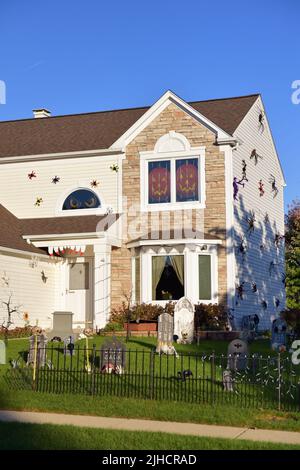 Bartlett, Illinois, États-Unis. Décoration maison pour les prochaines vacances d'Halloween. De nombreuses maisons de la région ont présenté une tenue de fête en harmonie avec Halloween. Banque D'Images