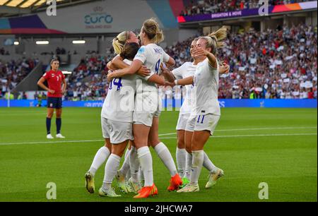 L'équipe d'Angleterre célèbre après 9, Ellen White marquant le cinquième but en action lors du match de groupe Euro 2022 des femmes de l'UEFA entre l'Angleterre et la Norvège, Falmer Stadium, Brighton, Angleterre, 11.07.2022 - l'image est destinée à la presse; photo et copyright © par STANLEY Anthony ATP images (STANLEY Anthony/ATP/SPP) Credit: SPP Sport presse photo. /Alamy Live News Banque D'Images