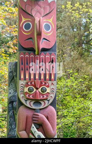 Masque Totem pôle Banque D'Images