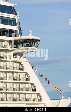 Seattle - 09 juillet 2022 ; angle vertical avant et extension du pont du navire de croisière NCL Bliss norvégien Banque D'Images