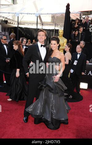 Hollywood, États-Unis d'Amérique. 28 février 2011. HOLLYWOOD, CA - 27 FÉVRIER : Armie Hammer Elizabeth Chambers arrive au 83e prix annuel de l'Académie qui s'est tenu au Kodak Theatre le 27 février 2011 à Hollywood, Californie personnes : Armie Hammer Elizabeth Chambers crédit : Storms Media Group/Alay Live News Banque D'Images