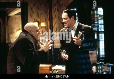 CHRISTOPHER LLOYD, RAUL JULIA, LES VALEURS DE LA FAMILLE ADDAMS, 1993 Banque D'Images