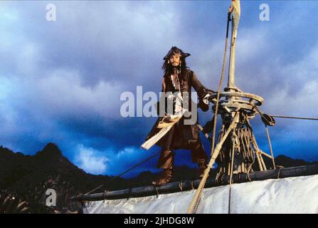 JOHNNY DEPP, PIRATES DES CARAÏBES : LA MALÉDICTION DU BLACK PEARL, 2003 Banque D'Images