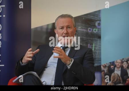 Conor Murphy de Sinn Fein participant à une audience avec les dirigeants politiques de l'Irlande du Nord. Le ministre des Finances de Stormont, Conor Murphy, s'est joint à ses homologues du pays de Galles et d'Écosse pour appeler le chancelier Nadhim Zahawi à augmenter le soutien ciblé pour les personnes les plus touchées par la crise du coût de la vie. Date de publication : lundi 18 juillet 2022. Banque D'Images