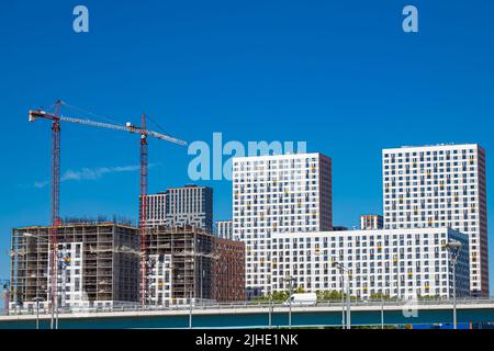 Moscou, Russie - 08 juillet 2022: Construction d'un immeuble résidentiel moderne. Photo de haute qualité Banque D'Images