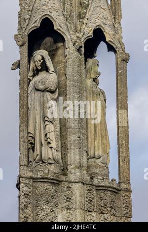 Gros plan, Eleanor Cross, Geddington, Northamptonshire, Royaume-Uni; Un ancien monument de 1290 par Edward I à la mémoire de sa femme Eleanor de Castille Banque D'Images