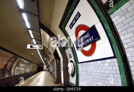 Londres, Angleterre, Royaume-Uni. Station de métro Tooting Broadway Banque D'Images