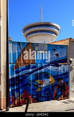 Phare de la Méditerranée between two hotels in Palavas les Flots, near  Carnon Plage, Montpellier, Occitanie, South of France Stock Photo - Alamy