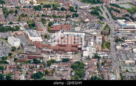 Une vue aérienne de Walsall, centre-ville et Manor Hospital, , West midlands, Angleterre, Royaume-Uni Banque D'Images