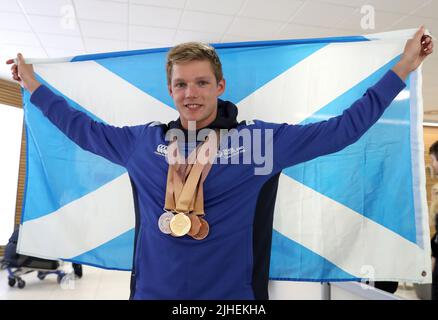 Photo du dossier datée du 17-04-2018 de Duncan Scott en Écosse avec ses médailles après les Jeux du Commonwealth de la Gold Coast de 2018. L'Écosse, le pays de Galles et l'Irlande du Nord auront également pour objectif de renforcer leur succès sur la Gold Coast à Birmingham. Date de publication : lundi 18 juillet 2022. Banque D'Images