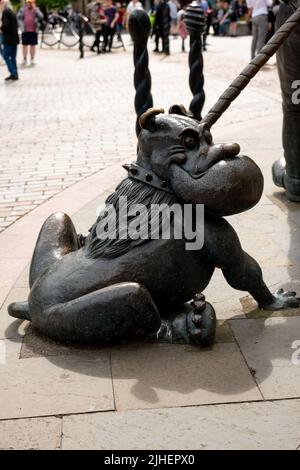 Dundee, Écosse, Royaume-Uni – 23 juin 2022. Statue du chien désespéré de Dan ou de Dawg situé dans la rue haute de Dundee Banque D'Images