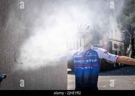 Italien Mattia Cattaneo de Quick-Step Alpha Vinyl photographié pendant la troisième journée de repos de la course cycliste Tour de France, à Carcassonne, France, le lundi 18 juillet 2022. Le Tour de France de cette année a lieu du 01 au 24 juillet 2022 et a débuté en trois étapes au Danemark. BELGA PHOTO DAVID PINTENS ROYAUME-UNI Banque D'Images