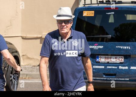 Patrick Lefevere, PDG de Quick-Step Alpha Vinyl, photographié lors de la troisième journée de repos de la course cycliste Tour de France, à Carcassonne, en France, le lundi 18 juillet 2022. Le Tour de France de cette année a lieu du 01 au 24 juillet 2022 et a débuté en trois étapes au Danemark. BELGA PHOTO DAVID PINTENS ROYAUME-UNI Banque D'Images