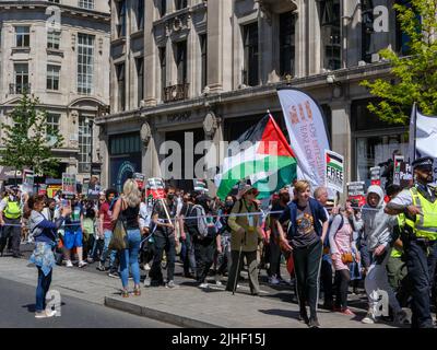 Londres, UK-14,5.22: Manifestation sur Regent Street à Londres en solidarité et en soutien de l'indépendance de la Palestine occupée par Israël depuis 1967 Banque D'Images