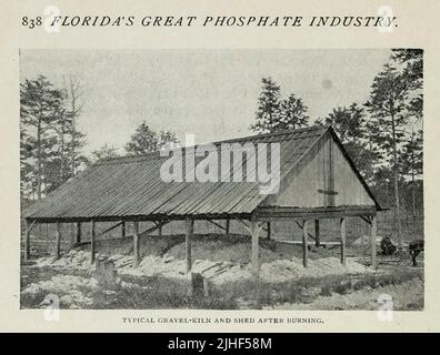 Gravel typique Kiln et Shed après avoir brûlé à partir d'un article ' LA GRANDE INDUSTRIE DE PHOSPHATE DE FLORIDE ' par Alfred Allen, M.A. de Factory and Industrial Management Magazine Volume 6 1894 Publisher New York [etc.] McGraw-Hill [etc.] Banque D'Images