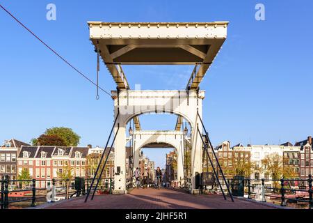 'De Magere Brug' ou le pont Maigre à Amsterdam, aux Pays-Bas. Banque D'Images