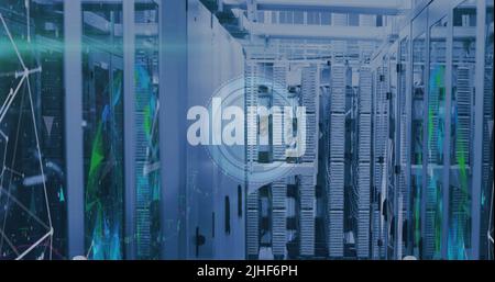 Image du traitement des données et du déplacement de l'horloge dans la salle des serveurs Banque D'Images