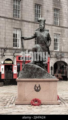 Aberdeen, Écosse, Royaume-Uni – 26 juin 2022. Statue du mémorial Gordon Highlanders à Castlegate, dans le centre-ville d'Aberdeen Banque D'Images