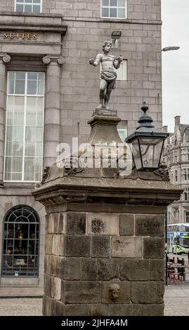 Aberdeen, Écosse, Royaume-Uni – 26 juin 2022. La statue de Mannie dans le quartier Castlegate du centre-ville d'Aberdeen Banque D'Images