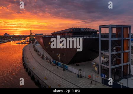 Panorama de Szczecin pendant un lever de soleil spectaculaire Banque D'Images