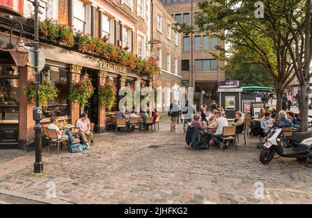 Londres, Royaume-Uni - 13 septembre 2013: The York - pub britannique traditionnel en plein air. Célèbre pour les vaches qui ont déjà attrasé jusqu'à la porte arrière. Banque D'Images