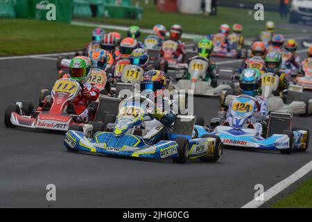 Jack Doohan est un pilote de voiture de course australien qui participe actuellement au championnat de Formule 2 de la FIA avec Virtuosi Racing. Il fait également partie de l'Alpine Academy et est le fils de Mick Doohan, un pilote de moto qui a remporté plusieurs championnats du monde, vu ici dans sa carrière de karting. Banque D'Images