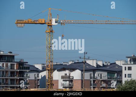 Construction de maisons résidentielles. Construction basse. Grue sur le chantier Banque D'Images