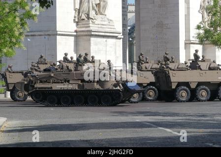 Paris, France. Juillet 14. 2022. Armée française en parade le 14 juillet, le jour de la Bastille. Char militaire blindé. Banque D'Images