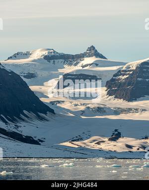 Le glacier Bredegletcher dans le détroit de Scoresby, à l'est du Groenland Banque D'Images