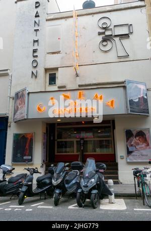 Cinéma du Panthéon près du Panthéon, dans le quartier latin de Paris. France. Construit en 1907, c'est l'un des plus anciens cinémas de la ville Banque D'Images