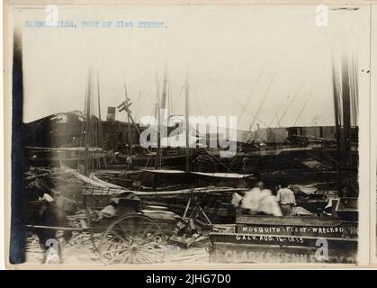 Texas - Galveston. Galveston, Texas. Dommage causé par la tempête de 16-17 août 1915. Côté port, porte de 21st Street. La flotte de Mosquito s'est épatée. Banque D'Images