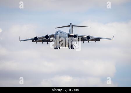 OTAN - Boeing C-17A Globemaster III, arrivant à RAF Fairford pour participer à l'exposition statique au Royal International Air Tattoo 2022 Banque D'Images