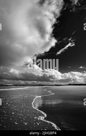 Magnifique ciel sur la plage de Lunanbay, à Mono Banque D'Images