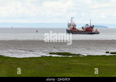 Navire de dragage à aspiration (trémie) Arco dart au large de la côte de l'estuaire de severn newport au sud du pays de galles à 67,7 m de long 13 m de large le navire a été fabriqué en 1990 Banque D'Images