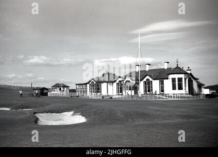 1950s, historique, extérieur de la maison de golf, Fife, Écosse, Royaume-Uni, maison du Golf House Club établi en 1875 et qui prend son nom de la 'maison de golf' ou club House, dont le bâtiment a commencé en 1875 et qui a été achevé en 1877. L'Elie Golf House Club, l'un des plus beaux parcours de golf de Fife, est l'un des plus anciens clubs de golf d'Écosse et on pense que le golf a été joué sur la terre depuis le 15th siècle. Banque D'Images