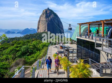 Gare centrale du téléphérique de Sugarloaf, vue sur le mont Sugarloaf, Morro da Urca, montagne de Sugarloaf, Rio de Janeiro, Brésil Banque D'Images