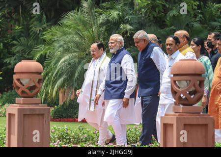 New Delhi, Inde. 18th juillet 2022. Le Premier ministre indien Narendra Modi, d'autres membres du Parlement et des dirigeants de différents partis ont accompagné Shri Jagdeep Dhankhar Ji après avoir déposé ses documents de candidature. Crédit : SOPA Images Limited/Alamy Live News Banque D'Images