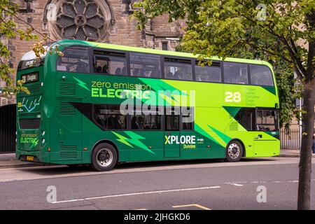 Un bus électrique à zéro émission à Dundee, en Écosse. Banque D'Images