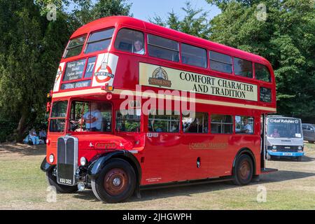 Bus à impériale rouge vintage de London transport lors d'un spectacle de transport au Hampshire, Angleterre, Royaume-Uni Banque D'Images