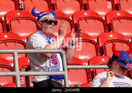 ROTHERHAM, ROYAUME-UNI - JUILLET 18: Fans de l'Islande pendant le groupe D - UEFA les femmes EURO 2022 match entre l'Islande et la France au stade de New York sur 18 juillet 2022 à Rotherham, Royaume-Uni (photo de Joris Verwijst/Orange Pictures) Banque D'Images