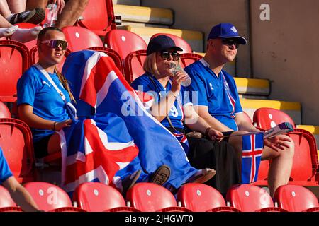 ROTHERHAM, ROYAUME-UNI - JUILLET 18: Fans de l'Islande pendant le groupe D - UEFA les femmes EURO 2022 match entre l'Islande et la France au stade de New York sur 18 juillet 2022 à Rotherham, Royaume-Uni (photo de Joris Verwijst/Orange Pictures) Banque D'Images