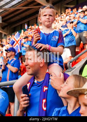 ROTHERHAM, ROYAUME-UNI - JUILLET 18: Fans de l'Islande pendant le groupe D - UEFA les femmes EURO 2022 match entre l'Islande et la France au stade de New York sur 18 juillet 2022 à Rotherham, Royaume-Uni (photo de Joris Verwijst/Orange Pictures) Banque D'Images