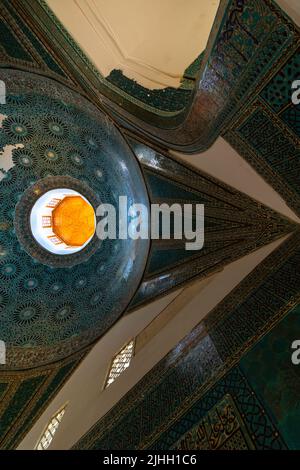 Dôme de Caratay Madrasa ou Carataya Medresesi à Konya. Seljuk architecture photo de fond. Konya Turquie - 5.18.2022 Banque D'Images